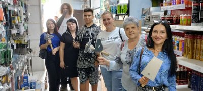 Студенти й викладачі коледжу Студенти й викладачі коледжу