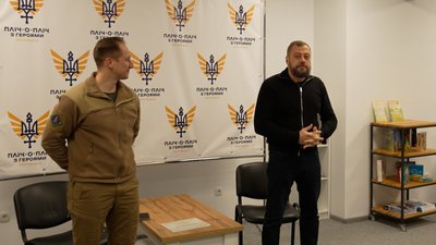 У Чернігові ветеранам та сину загиблого військового вручили сертифікати на купівлю житла У Чернігові ветеранам та сину загиблого військового вручили сертифікати на купівлю житла