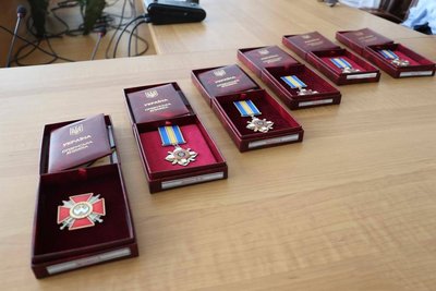 У Житомирі родинам полеглих воїнів вручили посмертні державні нагороди У Житомирі родинам полеглих воїнів вручили посмертні державні нагороди