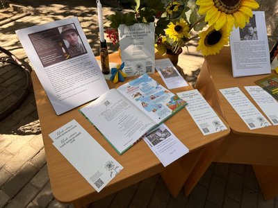 "Треба пам'ятати ціну, яку ми платимо". Заклади Дніпра долучилися до акції вшанування полеглих військових "Стіл пам'яті" "Треба пам'ятати ціну, яку ми платимо". Заклади Дніпра долучилися до акції вшанування полеглих військових "Стіл пам'яті"