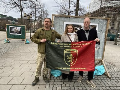 Фотовиставка-інсталяція "Вогнетривкі" 24 ОМБр відкрилася у Стокгольмі Фотовиставка-інсталяція "Вогнетривкі" 24 ОМБр відкрилася у Стокгольмі