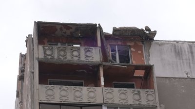 У Миколаєві понад три роки не можуть демонтувати зруйнований під’їзд після обстрілу: коли почнуть роботи У Миколаєві понад три роки не можуть демонтувати зруйнований під’їзд після обстрілу: коли почнуть роботи