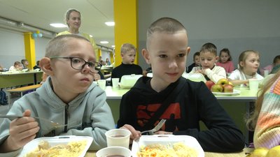 «Діти просять суші»: як в одній зі шкіл Чернігова запросили батьків скуштувати страви зі шкільного меню «Діти просять суші»: як в одній зі шкіл Чернігова запросили батьків скуштувати страви зі шкільного меню
