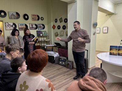 "Променем сонця": у Первомайську презентували книгу памʼяті Героя України "Променем сонця": у Первомайську презентували книгу памʼяті Героя України