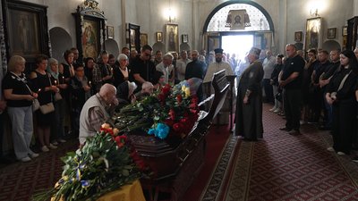 "Він дуже пишався цією роботою": у Чернігові попрощалися з водієм гуманітарної місії із розмінування Сергієм Молибогою "Він дуже пишався цією роботою": у Чернігові попрощалися з водієм гуманітарної місії із розмінування Сергієм Молибогою