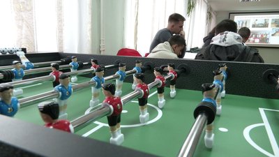 Настільний футбол у молодіжному центрі у Рівному