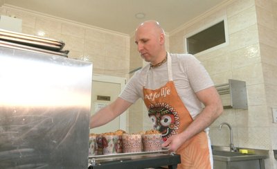 У Луцьку волонтери готують для військових-вегетаріанців паски без яєць і дріжджів У Луцьку волонтери готують для військових-вегетаріанців паски без яєць і дріжджів