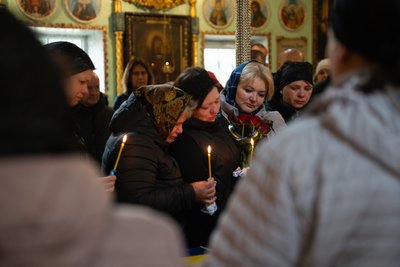 У Сумах провели в останню путь захисника Сергія Супруна У Сумах провели в останню путь захисника Сергія Супруна