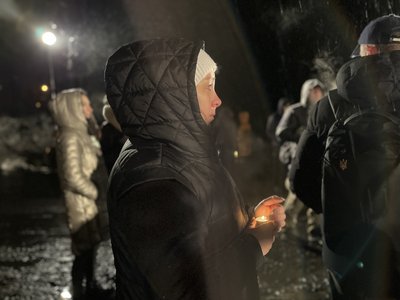 Жінка зі свічкою Жінка зі свічкою