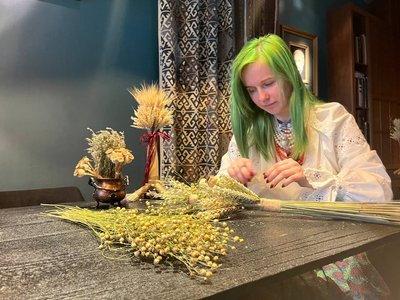 Українське може бути стильним: як черкащанка створює різдвяні дідухи і популяризує народні традиції Українське може бути стильним: як черкащанка створює різдвяні дідухи і популяризує народні традиції