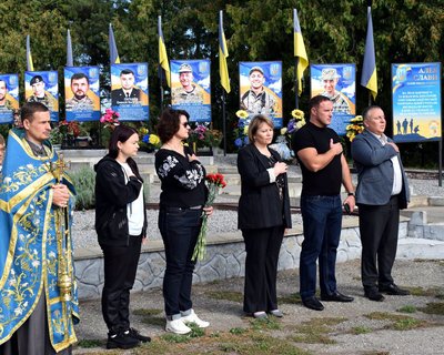 Вшанували памʼять: у селі на Черкащині відкрили фото на Алеї Слави Вшанували памʼять: у селі на Черкащині відкрили фото на Алеї Слави