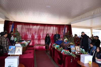У Новоукраїнці на Кіровоградщині попрощалися з двома військовими У Новоукраїнці на Кіровоградщині попрощалися з двома військовими
