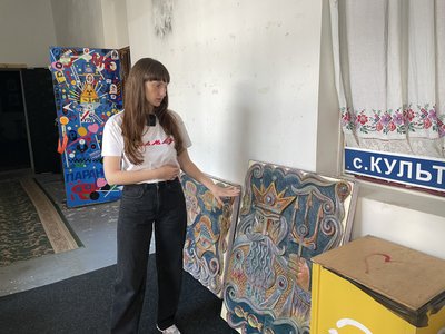 У Полтаві керамічне панно ХХ століття, яке викинули на смітник, передадуть до краєзнавчого музею У Полтаві керамічне панно ХХ століття, яке викинули на смітник, передадуть до краєзнавчого музею