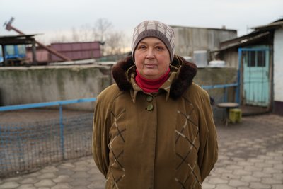 Працюють, тримають господарства і виїжджати не планують. Як живуть у Новопавлівці в 15 км від лінії фронту Працюють, тримають господарства і виїжджати не планують. Як живуть у Новопавлівці в 15 км від лінії фронту