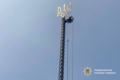 У Черкасах затримали підозрюваного у нарузі над могилами загиблих спецпризначенців У Черкасах затримали підозрюваного у нарузі над могилами загиблих спецпризначенців