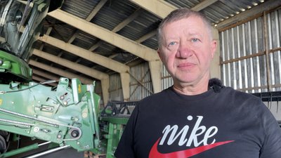 Фермер з Новоселицької громади Ігор Романчук скаржиться на брак працівників Фермер з Новоселицької громади Ігор Романчук скаржиться на брак працівників
