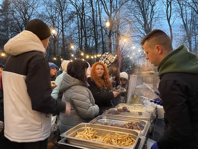 Ярмарок, ялинка, парк, Франківськ, Дім воїна Ярмарок, ялинка, парк, Франківськ, Дім воїна