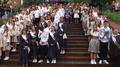 У школах Хмельниччини відбулося свято останнього дзвоника: скільки учнів випустилося У школах Хмельниччини відбулося свято останнього дзвоника: скільки учнів випустилося