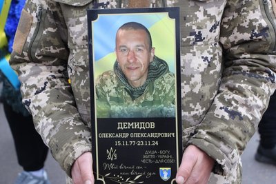 В Охтирці попрощалися з військовослужбовцем Олександром Демидовим В Охтирці попрощалися з військовослужбовцем Олександром Демидовим