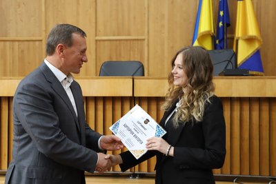 660 тис. грн отримали 53 ужгородські випускники, які склали мультитест на 200 балів 660 тис. грн отримали 53 ужгородські випускники, які склали мультитест на 200 балів