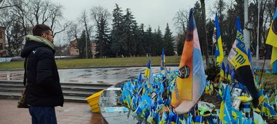 "Хочеться хоч чимось допомогти": штурмовик з Вінниччини, який на війні втратив ногу, возить допомогу побратимам на фронт "Хочеться хоч чимось допомогти": штурмовик з Вінниччини, який на війні втратив ногу, возить допомогу побратимам на фронт