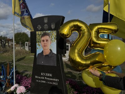 "Тепер я його чекаю у снах". Спогади про захисника з Кролевця Віталія Кулика