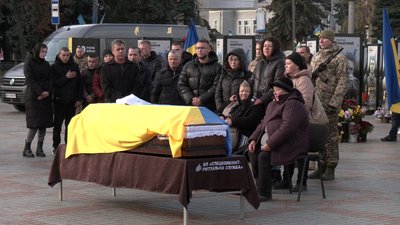 У Рівному попрощались з військовим Юрієм Прокопчуком У Рівному попрощались з військовим Юрієм Прокопчуком