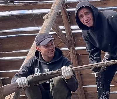 На Житомирщині під час ремонту сараю знайшли рушницю часів Першої світової На Житомирщині під час ремонту сараю знайшли рушницю часів Першої світової