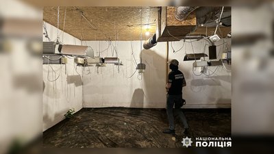 Нарколабораторія на прикордонні Чернігівщини: поліцейські під час обшуків вилучили наркотиків на 4 млн грн Нарколабораторія на прикордонні Чернігівщини: поліцейські під час обшуків вилучили наркотиків на 4 млн грн