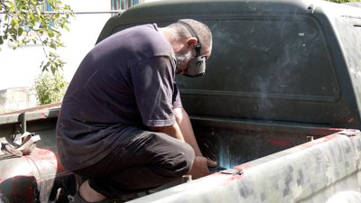 Тульчинські волонтери переобладнують автівки для військових та ремонтують бойові машини Тульчинські волонтери переобладнують автівки для військових та ремонтують бойові машини