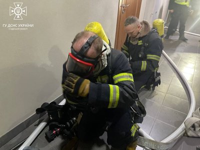 В Одесі під час пожежі у багатоповерхівці загинула жінка В Одесі під час пожежі у багатоповерхівці загинула жінка