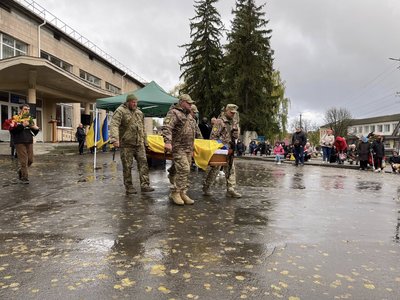 Громада на Черкащині попрощалася із загиблим військовим