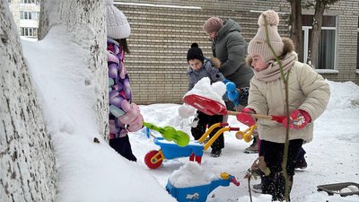 Діти на прогулянці Діти на прогулянці