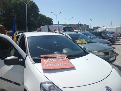 У Хмельницькому відбувся автопробіг на підтримку полонених та безвісти зниклих У Хмельницькому відбувся автопробіг на підтримку полонених та безвісти зниклих
