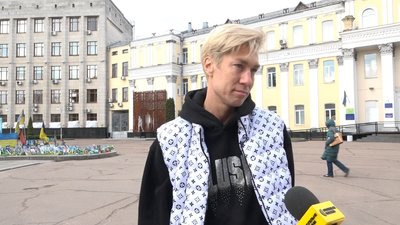 Два роки алеї пам’яті на майдані Корольова у Житомирі: встановили 316 прапорців Два роки алеї пам’яті на майдані Корольова у Житомирі: встановили 316 прапорців