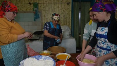 За бабусиним рецептом: на Кіровоградщині для військових спекли півтори сотні пасок За бабусиним рецептом: на Кіровоградщині для військових спекли півтори сотні пасок
