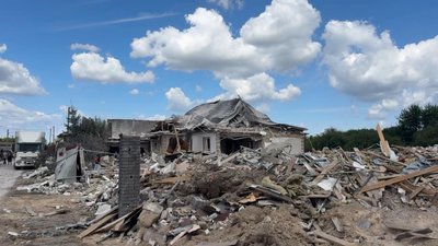 "Дуже багато пилу, гару і погане самопочуття" — жителі Київщини про нічний обстріл РФ "Дуже багато пилу, гару і погане самопочуття" — жителі Київщини про нічний обстріл РФ