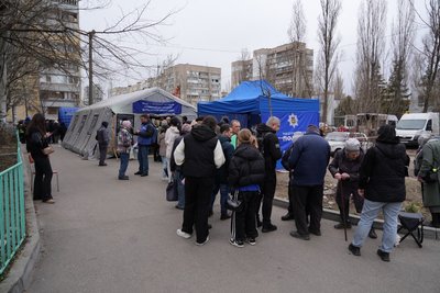 Фоторепортаж з місця удару РФ по Дніпру Фоторепортаж з місця удару РФ по Дніпру