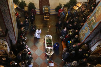 У Києві попрощалися з морпіхом офіцером Збройних сил Андрієм Кузьменком У Києві попрощалися з морпіхом офіцером Збройних сил Андрієм Кузьменком