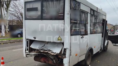 У Запоріжжі водійка напідпитку в'їхала в маршрутку У Запоріжжі водійка напідпитку в'їхала в маршрутку