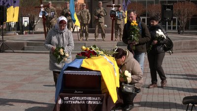 З солдатами Андрієм Мельником та Дмитром Рожковим попрощалися у Рівному З солдатами Андрієм Мельником та Дмитром Рожковим попрощалися у Рівному