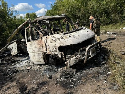 Авто Госпітальєрів, в яке влучив дрон у Білому Колодязі Авто Госпітальєрів, в яке влучив дрон у Білому Колодязі