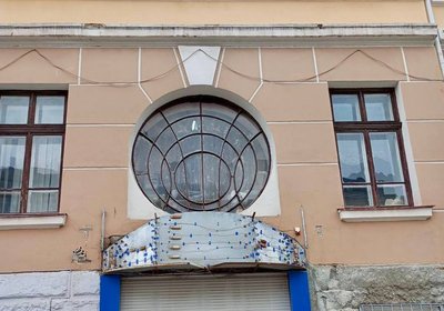 У тернопільській школі замінили старовинне вікно, вересень 2024 У тернопільській школі замінили старовинне вікно, вересень 2024