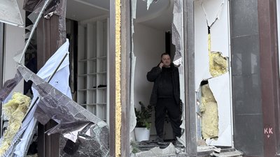 Руйнування після російського удару по багатоповерхівці в Київському районі Харкова Руйнування після російського удару по багатоповерхівці в Київському районі Харкова