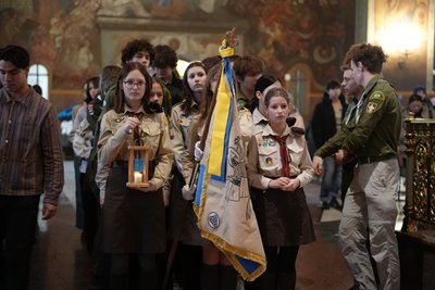 "Аби вселити надію в серця": до гарнізонного храму Черкас доставили Вифлеємський вогонь "Аби вселити надію в серця": до гарнізонного храму Черкас доставили Вифлеємський вогонь