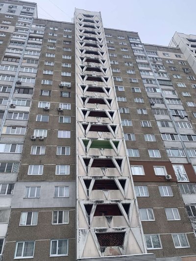 Полтавські комунальники допомагають відновлювати столичні комунікації після обстрілу Полтавські комунальники допомагають відновлювати столичні комунікації після обстрілу