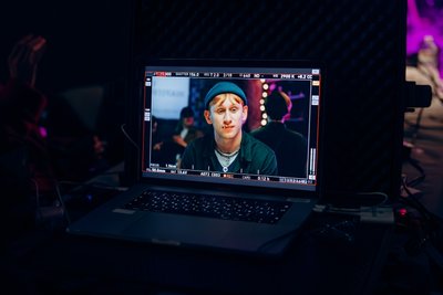 Фото зі зйомок серіалу "Ховаючи колишню" Фото зі зйомок серіалу "Ховаючи колишню"