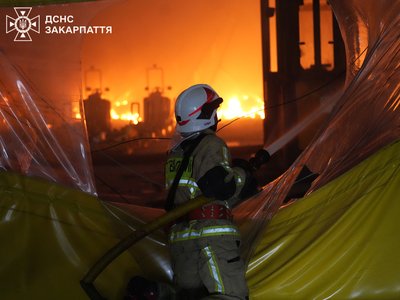 Ракетний удар РФ по підприємству в Мукачеві: що відомо про стан травмованих Ракетний удар РФ по підприємству в Мукачеві: що відомо про стан травмованих