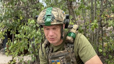 Командир взводу зенітно-ракетної артилерійської батареї Олександр "Капітан Америка" на позиції Командир взводу зенітно-ракетної артилерійської батареї Олександр "Капітан Америка" на позиції