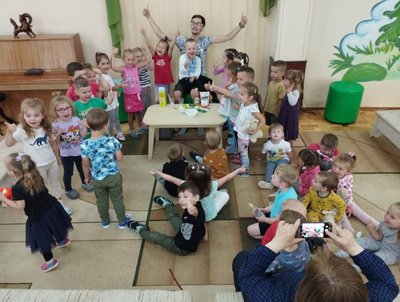 Вусатий нянь: як 25-річний звягелець став вихователем дитсадка Вусатий нянь: як 25-річний звягелець став вихователем дитсадка